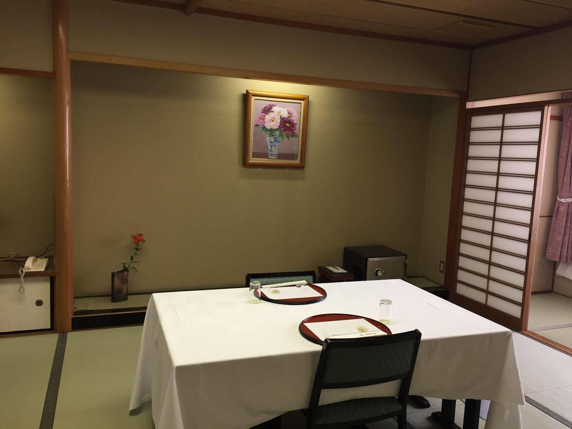 Sera Bekkan Hiroshima Bagian luar foto