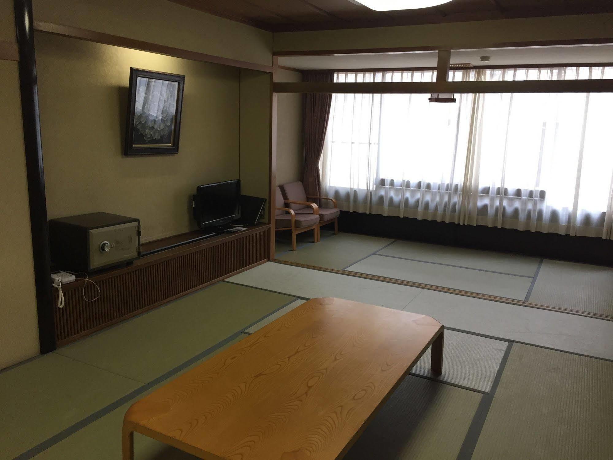 Sera Bekkan Hiroshima Bagian luar foto